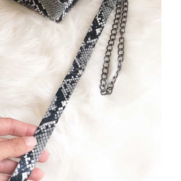 RIO2 Vegan Snakeskin Crossbody Bag - Picture 5 of 8